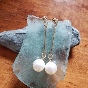 Korean Dainty Geometric Pearl on Rod Kpop Earrings